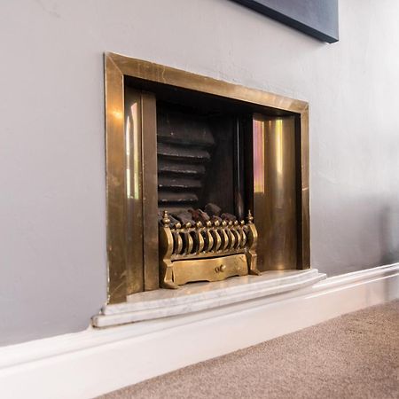 3 Bed Apartment - Perfect For Contractors Near Liverpool Airport Hale  Bagian luar foto