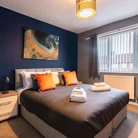 3 Bed Apartment - Perfect For Contractors Near Liverpool Airport Hale  Bagian luar foto