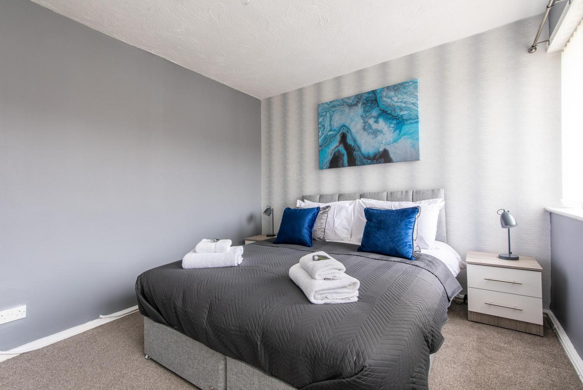 3 Bed Apartment - Perfect For Contractors Near Liverpool Airport Hale  Bagian luar foto