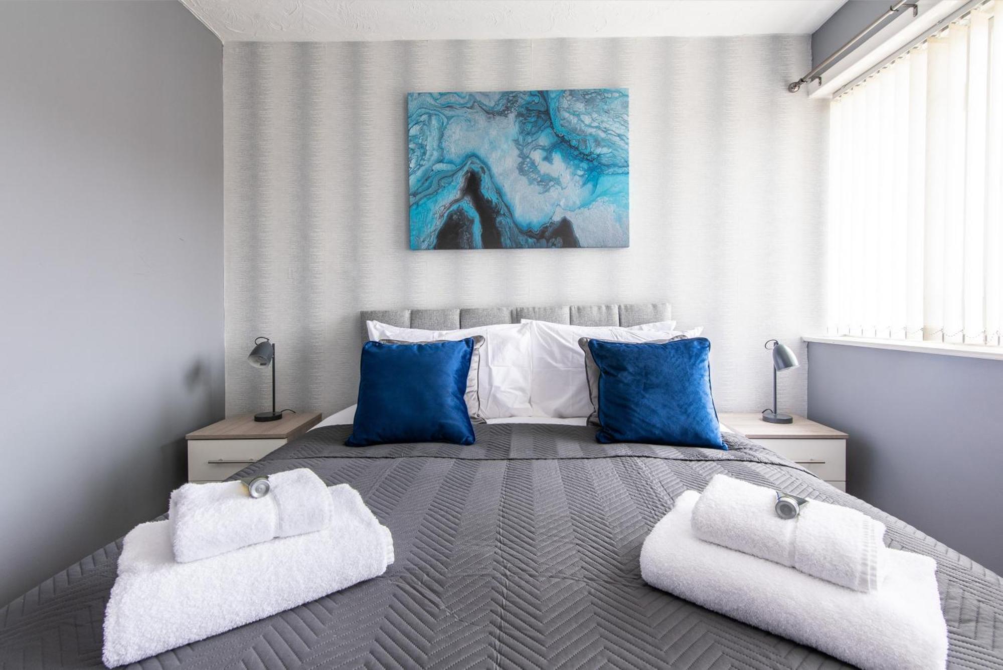3 Bed Apartment - Perfect For Contractors Near Liverpool Airport Hale  Bagian luar foto