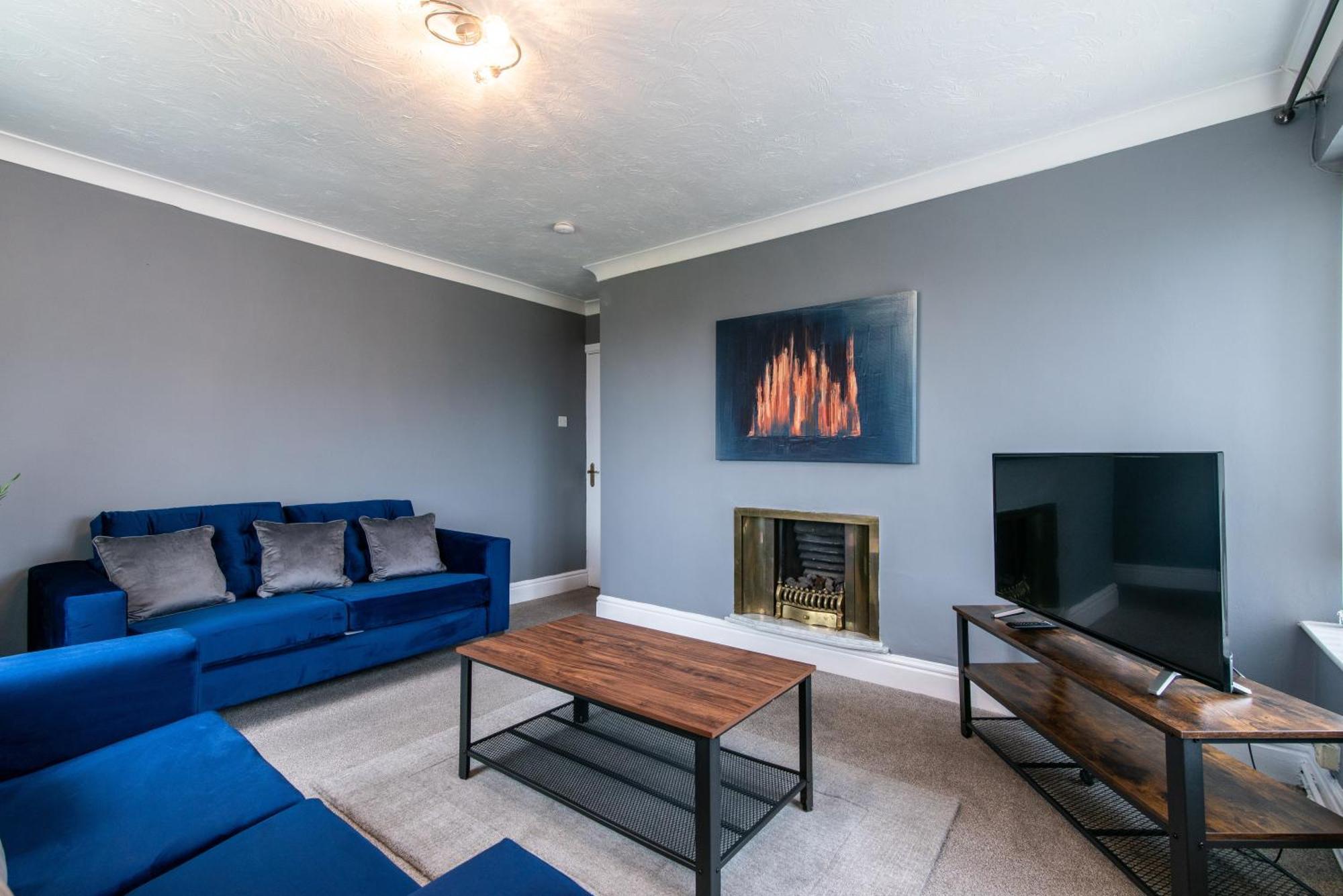 3 Bed Apartment - Perfect For Contractors Near Liverpool Airport Hale  Bagian luar foto