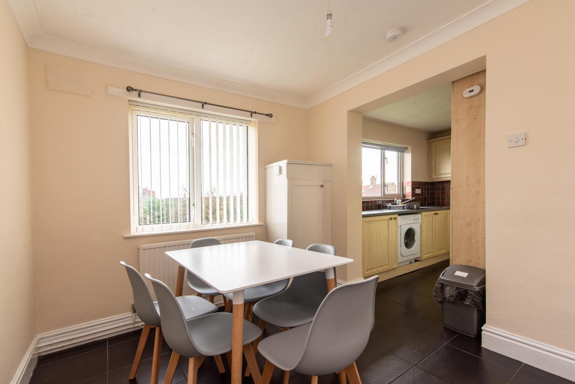 3 Bed Apartment - Perfect For Contractors Near Liverpool Airport Hale  Bagian luar foto