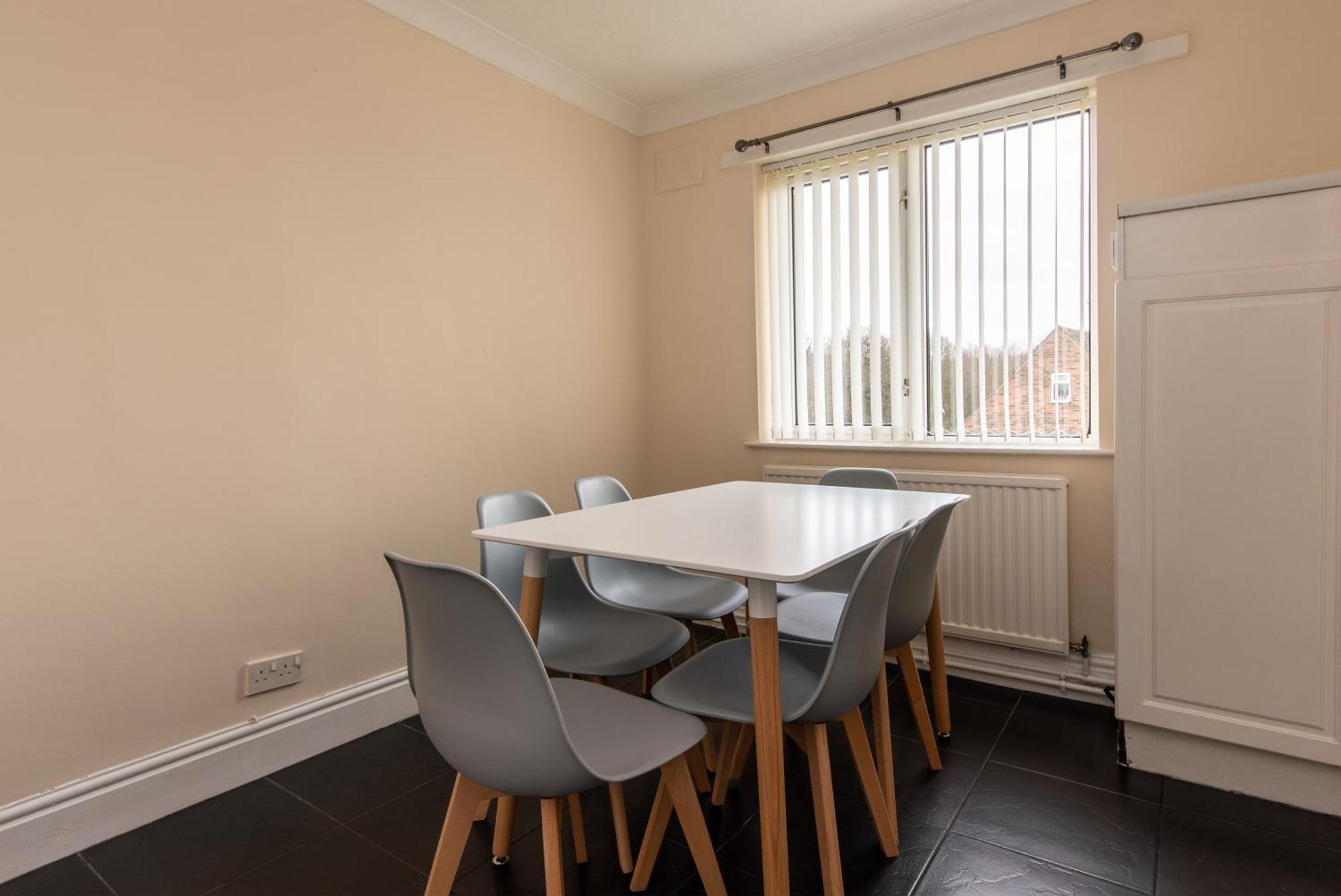 3 Bed Apartment - Perfect For Contractors Near Liverpool Airport Hale  Bagian luar foto