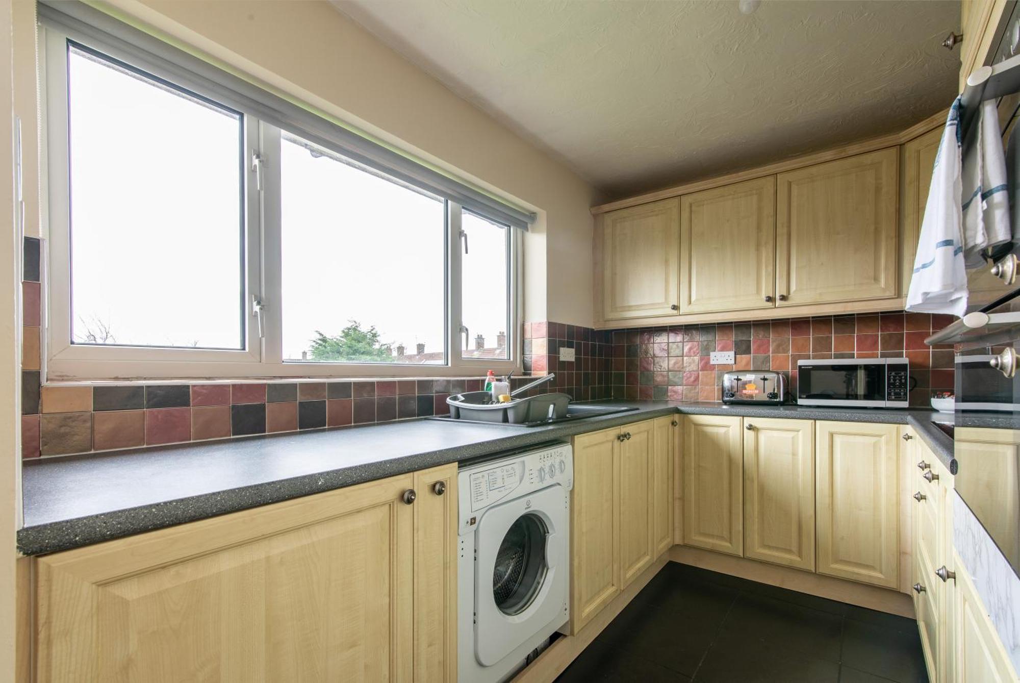 3 Bed Apartment - Perfect For Contractors Near Liverpool Airport Hale  Bagian luar foto