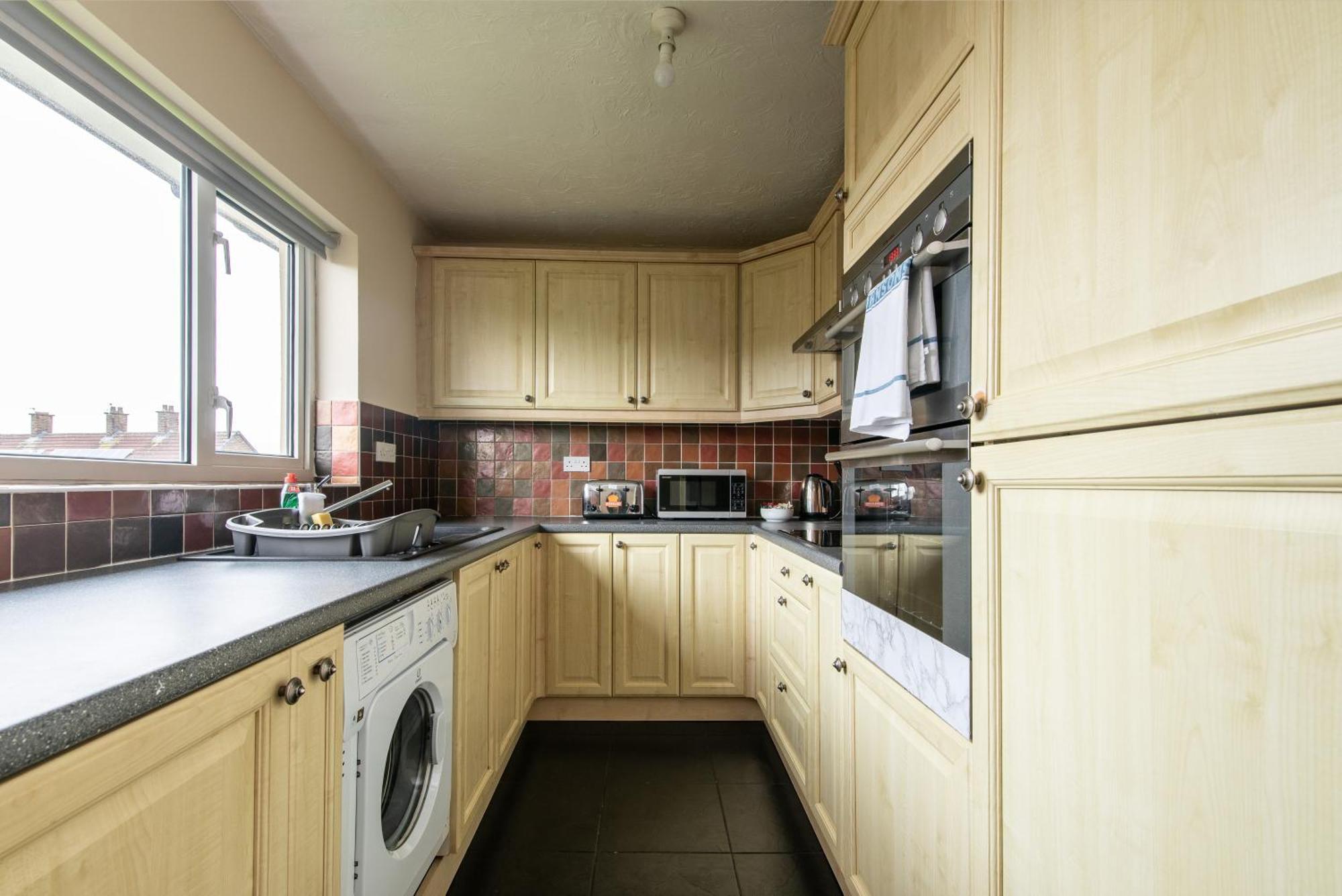 3 Bed Apartment - Perfect For Contractors Near Liverpool Airport Hale  Bagian luar foto